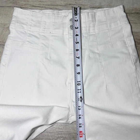 We The Free Snowy White Flare Jeans Size 31 - Picture 6 of 12
